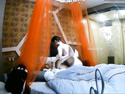 精品酒店偷拍高挑性感的女神级超短裙黑色内裤美女衣服还没脱完就被扯掉内裤爆操,狠狠连操了2次!长腿美女!