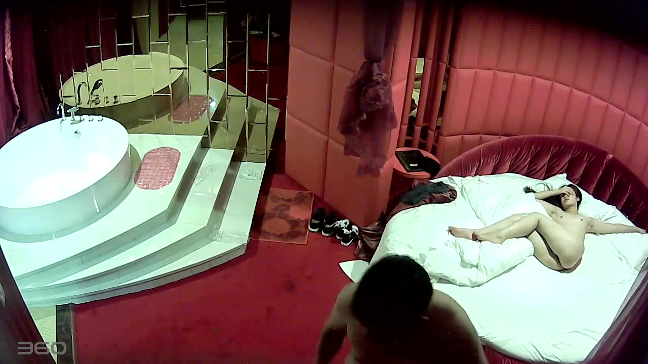 单位中年男领导和漂亮女下属酒店偷情,男的真猛干完后女的睡着了还不放过继续把她操醒,干完后接着又操!国语