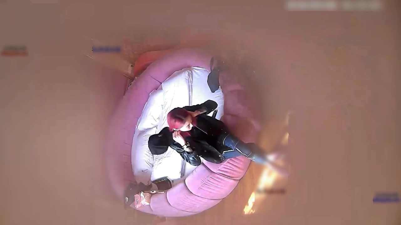 身材非常棒的红毛纹身靓妹和男朋友情趣圆床轮流上位翻云覆雨