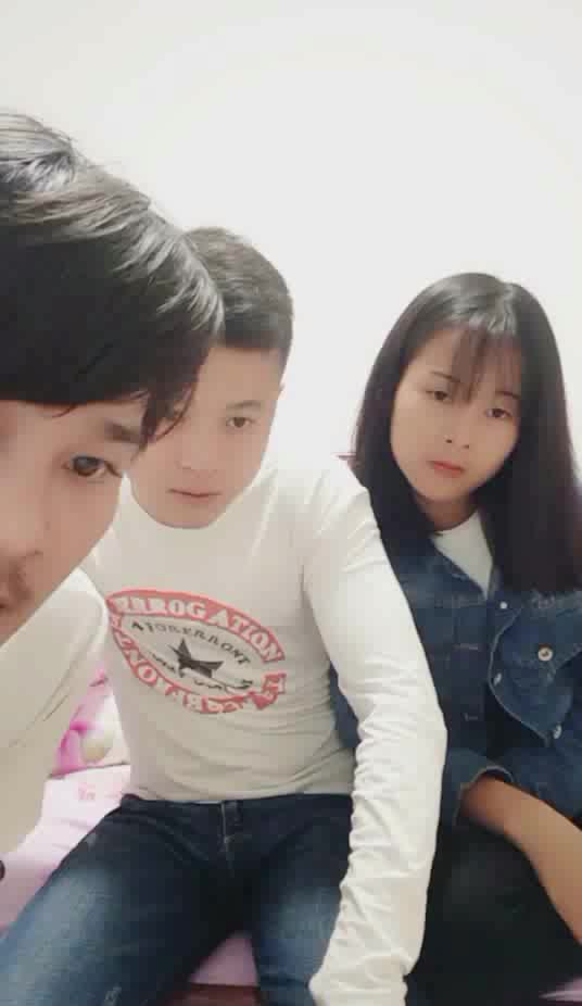 逍遥龙哥团队新春福利矮个子兵哥浴室床上轮战两个零零后小妹精彩内射