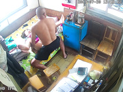 最新流出破解网络摄像头管财务的光头大爷午休和大妈激情床边咬蔗这马步扎得很稳