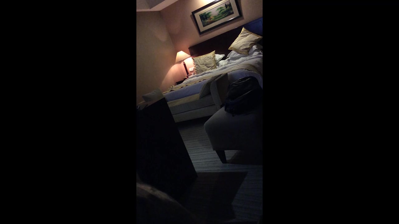 海南小伙在酒店900块包夜一个上门的兼职少妇，身材不错，细腰翘臀，国语对白高清1080P原版无水印