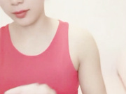 气质瑜伽教练兼职女主播全裸洗澡穿着小内裤练瑜伽