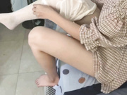 尾行学院派俏妹纸花言巧语宾馆约操干一炮 妹纸娇嫩可爱 性感丝袜诱惑 翘美臀后入插嫩穴