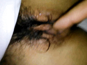 周日带朋友姿色很不错的漂亮远方表妹景区游玩,晚上吃饭时故意把她灌醉带到酒店玩弄啪啪,小穴粉嫩嫩的!