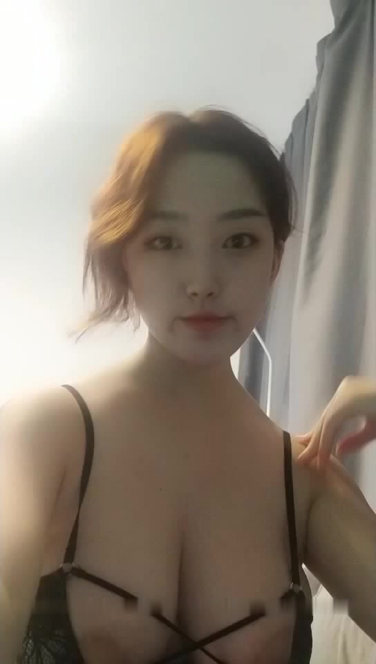 高顔值甜美短發妹子巨乳誘惑性感內衣露出粉嫩大奶揉搓