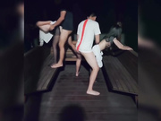 網美雙主播在涼亭吹風看夜景被大叔帶走到摩鐵碗公D奶無套口交