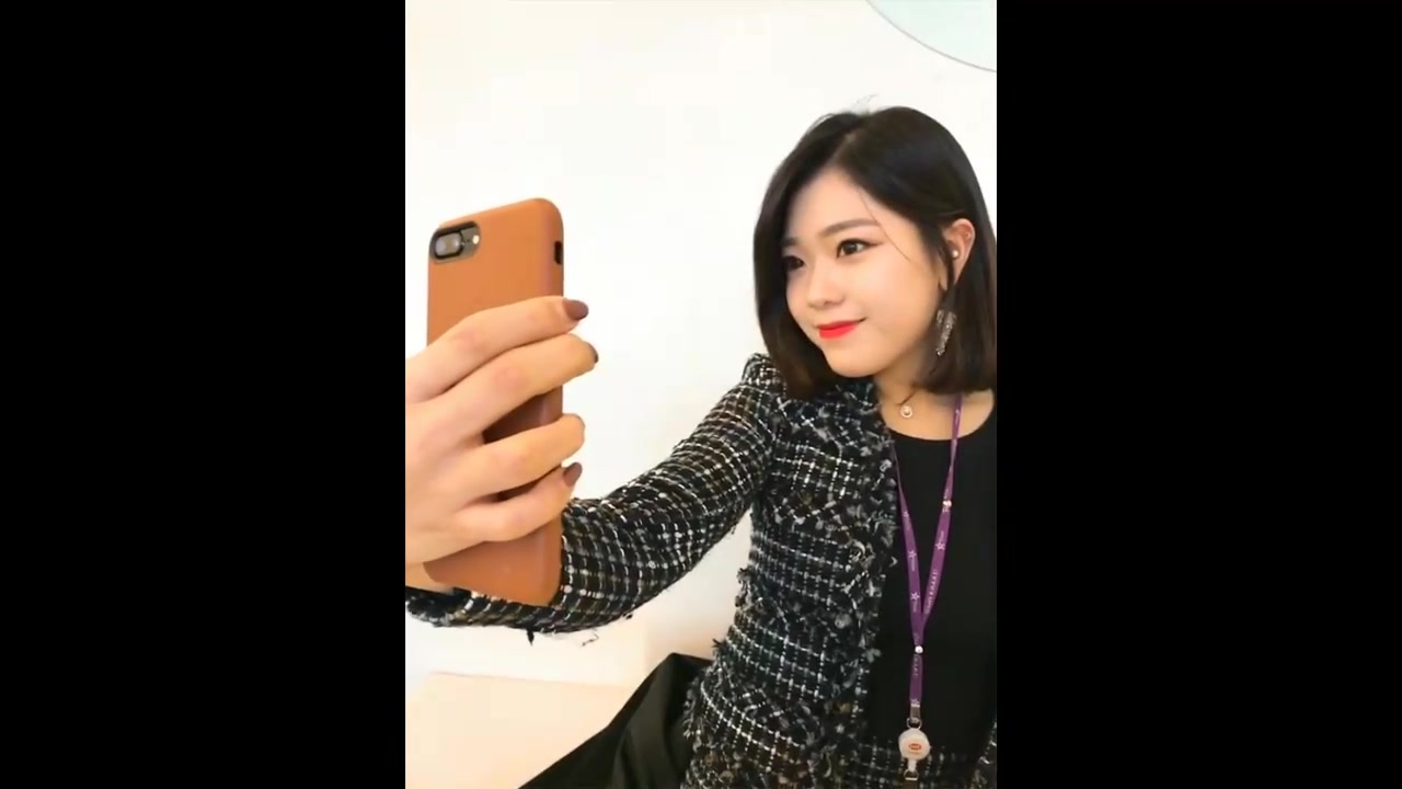 自购精品韩国美女私拍流出，时尚都市白领，美臀粉乳诱惑，自慰后入啪啪