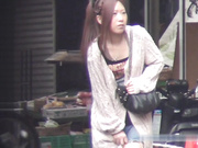 盗站流出变态男公共场合偸拍4位内急难耐年轻妹子和少妇找隐蔽地方尿尿被发现有偸拍后不知所措上来抢摄像机_0001