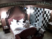 情趣酒店美式大床偷拍出差和女同事激情搞完一炮玩穴梅开二度穿上内衣干