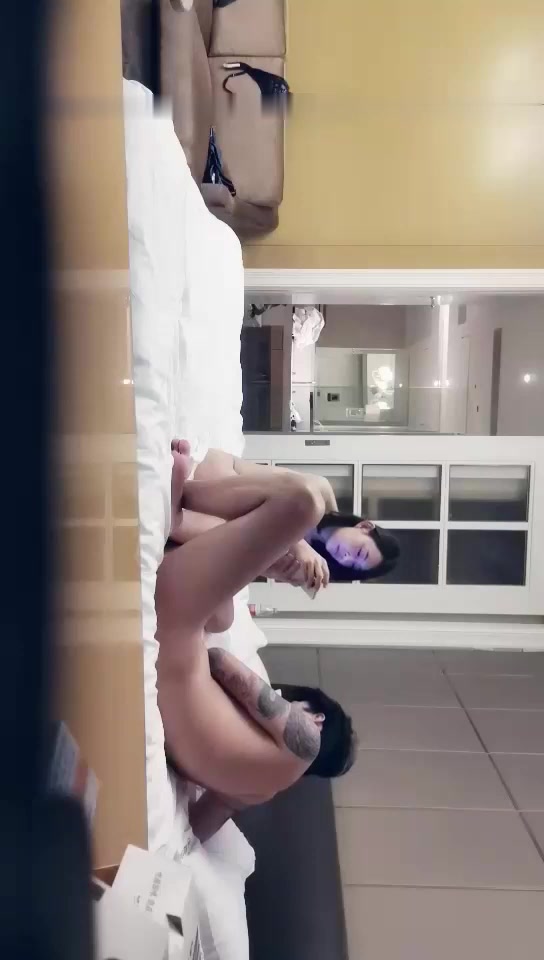 约了巨乳少妇TP啪啪，沙发上玩弄69互舔大力猛操