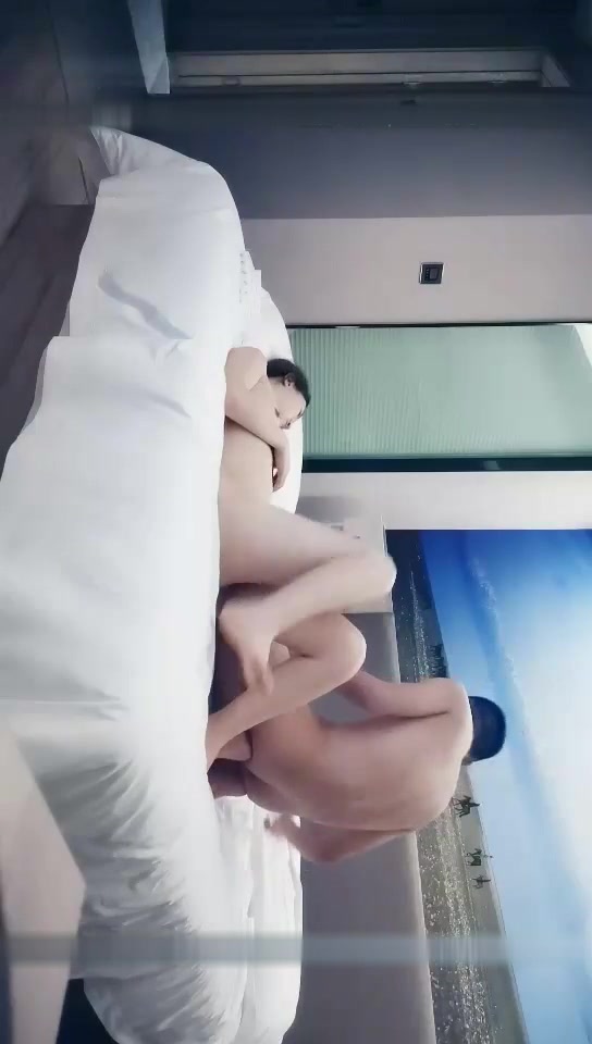 9总全国探花第二场约了性感少妇，洗完澡穿上红色睡衣69口交骑乘猛操，呻吟娇喘非常诱人