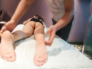 美腿翘臀离异美少妇养生会所推油按摩被男技师挑逗的娇喘淫叫骚穴水声清脆阴洞痒痒的主动求肉棒填满啪啪对白刺激