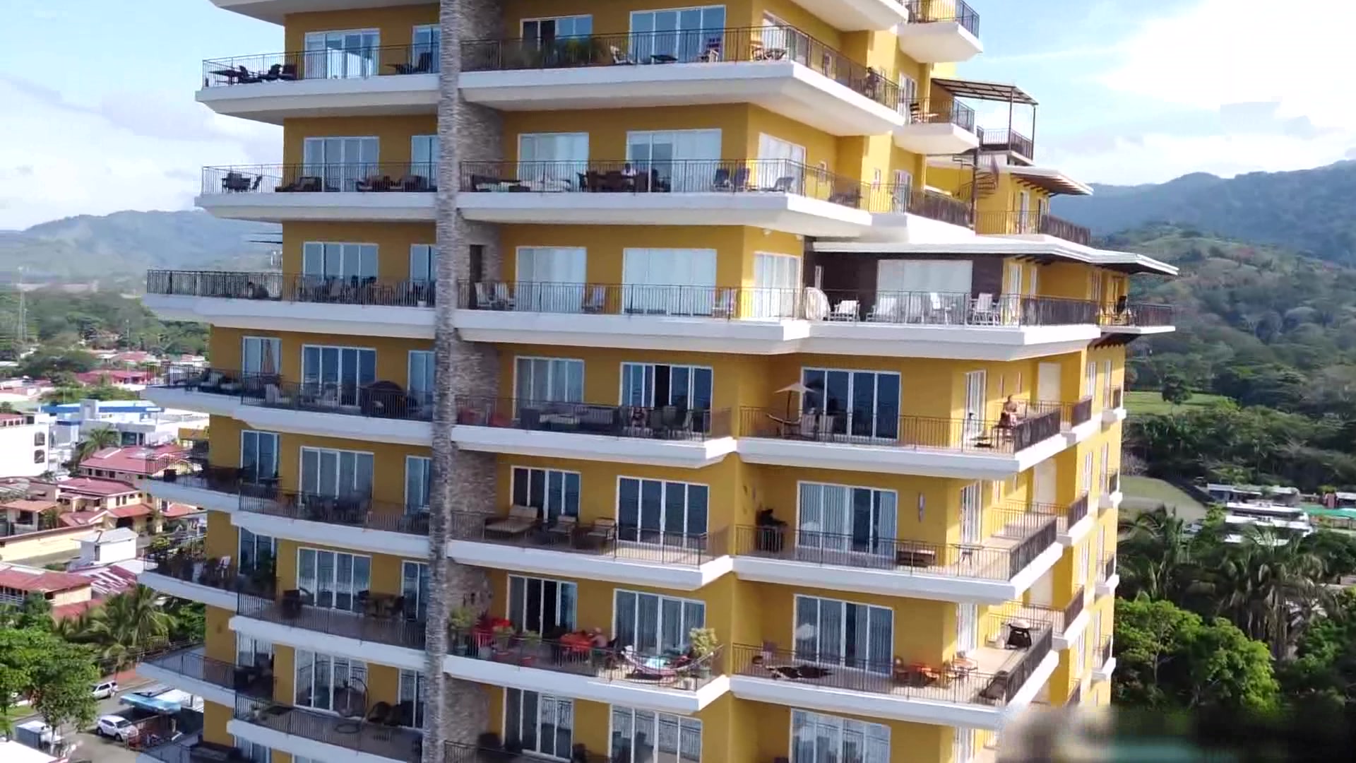 极骚留学生『苏琪』性爱自拍玩出新花样 海洋度假酒店阳台啪啪无套内射 无人机拍摄 高清1080P版