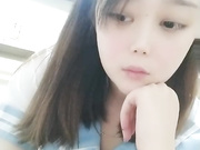 【桃子味的小仙女】白嫩大胸妹子和男友沙发上啪啪，大白臀撅起来闪得耀眼，跟男友69各种姿势轮换抽插，美乳粉鲍鱼