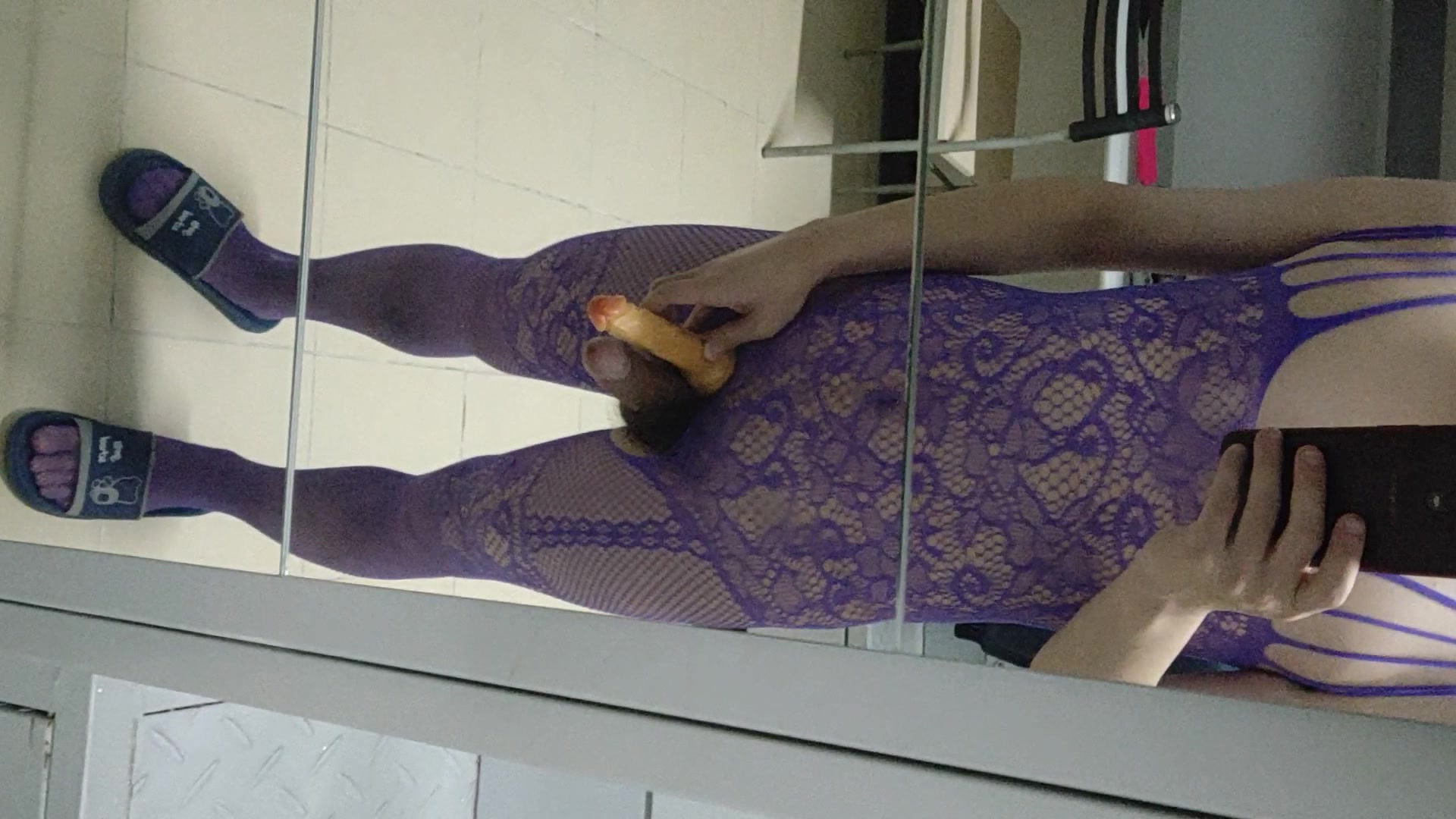 鸡巴没有买的最小号肉棒大，还秒射，算了，很男人无缘，做个伪娘吧，有没有操我的，能把我操射那种