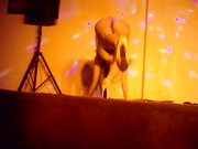 国内地下歌舞团系列9 清纯小妹诱惑钢管舞 大方露逼给观众看