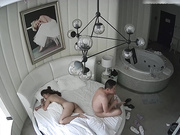 监控偷拍白白嫩嫩的小情侣情趣酒店啪啪啪