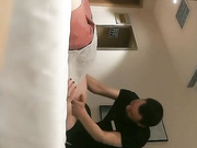 约炮达人〖人送外号陈冠希〗带女友洗浴中心找技师 按摩后性欲高涨在包房直接干一炮 内射蝴蝶逼 高清源码录制