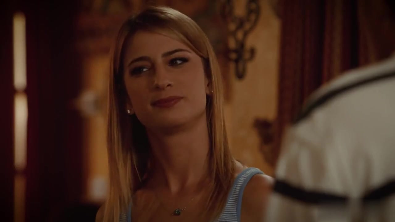 性感美女让哥哥把她的逼弄得肥美多汁