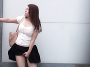 户外猥琐跟拍男连续拍3位良家少妇内急难耐找个没人地方小解怕人看见内裤扒个缝半蹲着尿内内尿湿了直接就扔了