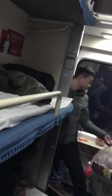 火车卧铺上自摸