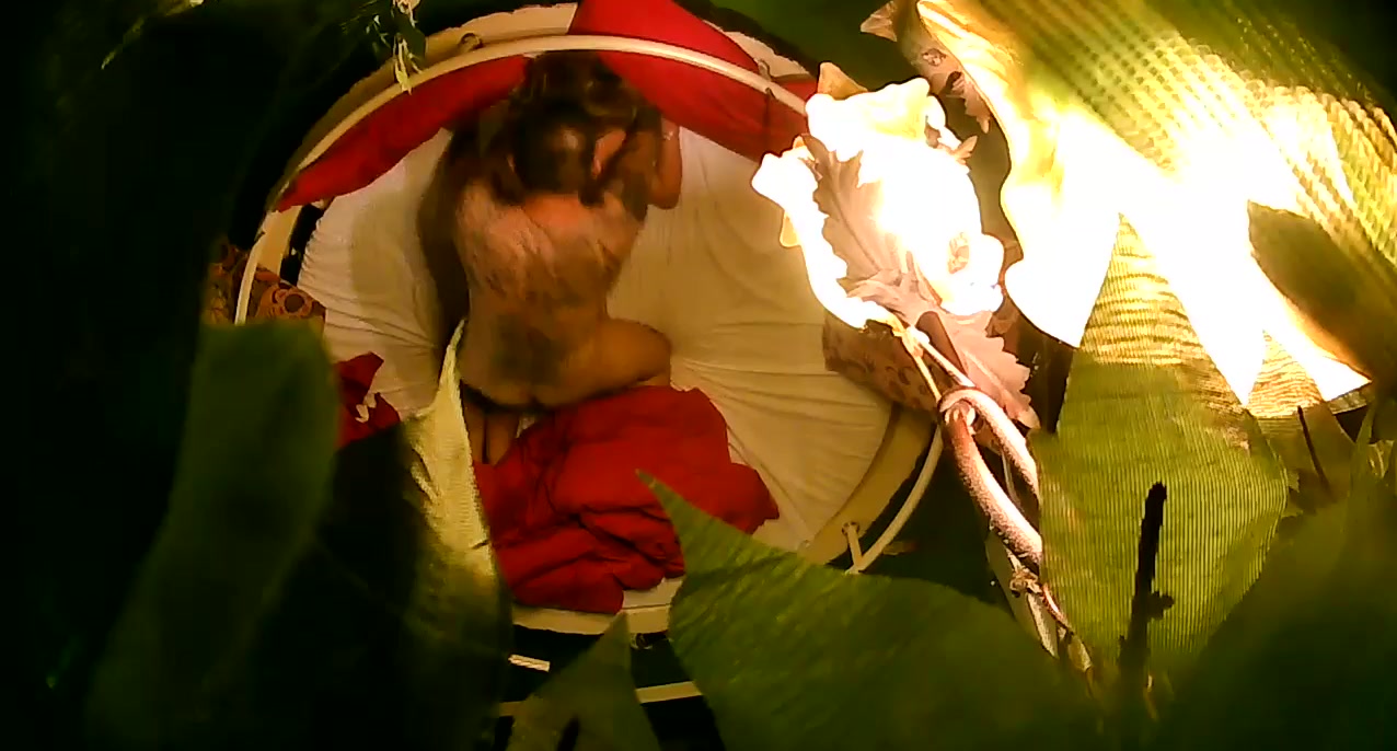 自然风酒店有点昆山龙哥感觉的霸气纹身社会大哥啪啪身材娇小的妹子舔舔再干打炮不知像不像他纹身一样猛