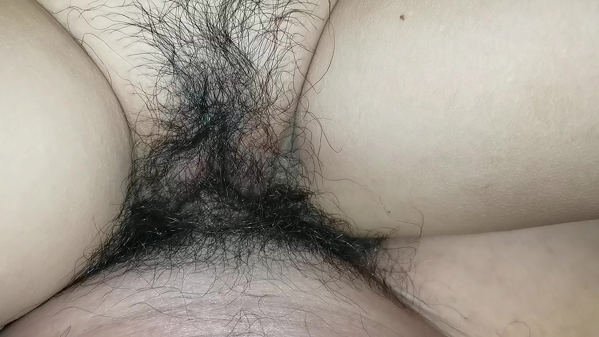 哥你也太快了吧！才几下？老妹还没爽够哦！