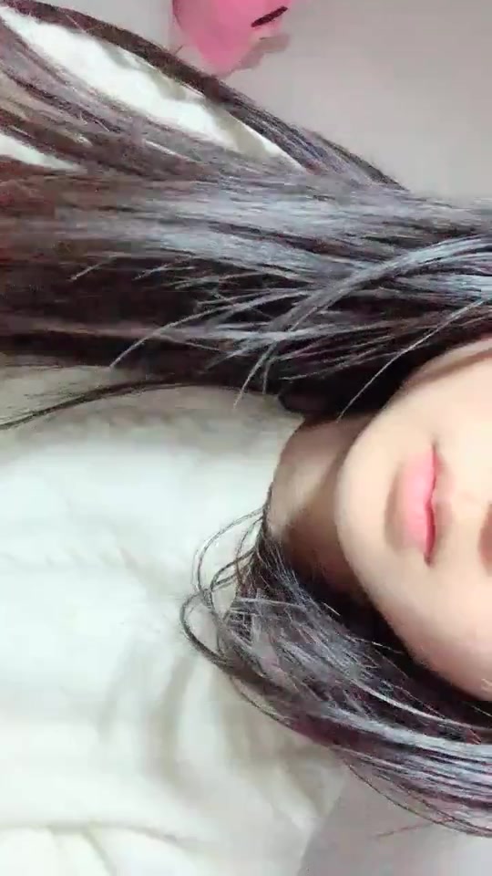 19岁大学生肥厚粉嫩鲍鱼白色淫液清晰可见