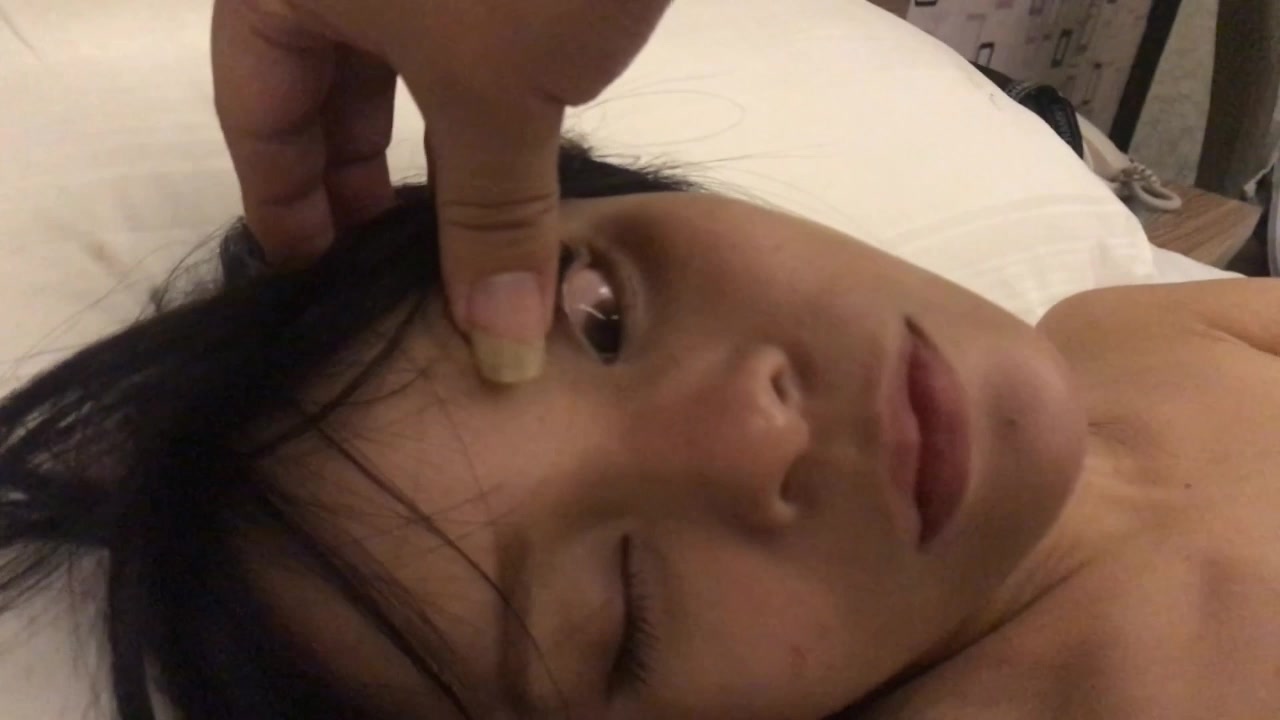 【全網推薦】【2019真實灌醉】網紅臉瘦小銀行小姐姐醉酒被帶入酒店脫光衣服任意玩弄 玩胸玩穴暴力抽插無套內射中出～720P高清無水印