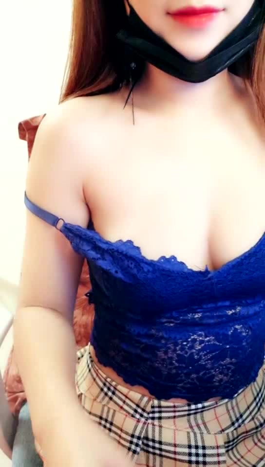 美女美乳真是太诱人了椅子上振动棒摩擦BB