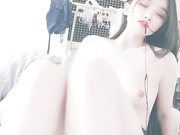 清欢少女居家漏美乳展嫩穴流白浆