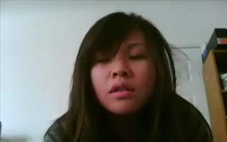 无毛美女自扣骚逼