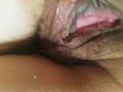 掰开老婆的骚穴