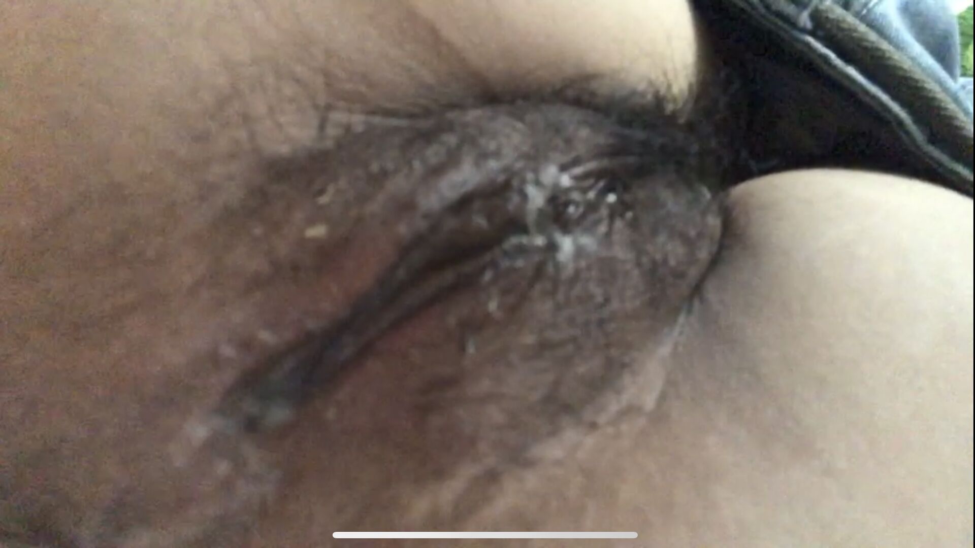 手持潜入妹妹嫩穴嘘嘘，特写微毛小穴