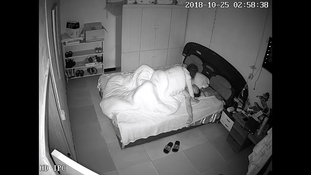 家庭攝像頭黑客破解拍攝到的寂寞小夫妻日常啪啪過性生活 69騎乘後入嘗試各種體位 表情銷魂 露臉高清