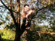 猎奇！中国情侣为了追求刺激，竟然站在树上打炮！.mp4