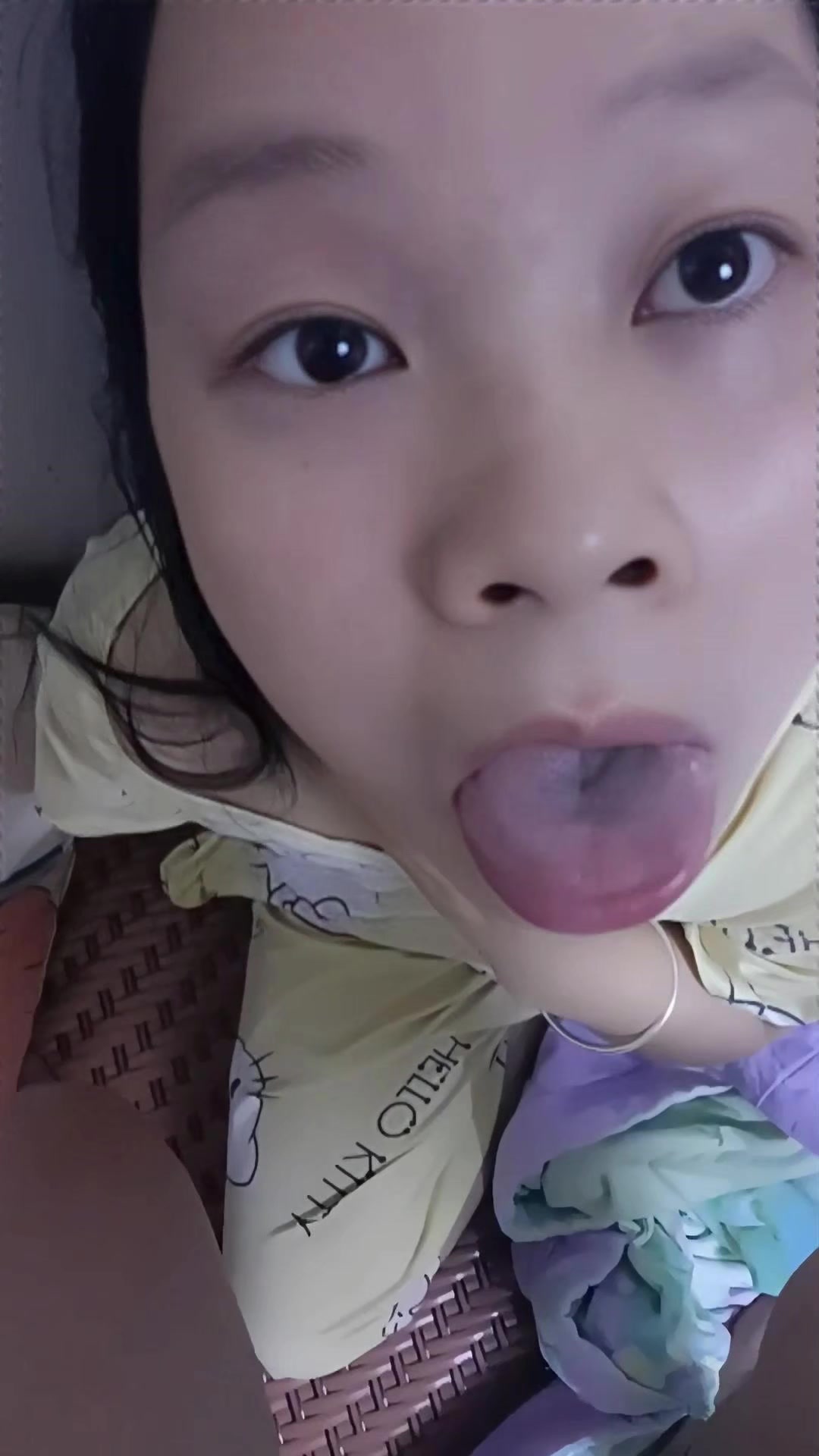 达州人妻王加雪饥渴口爆吃精液