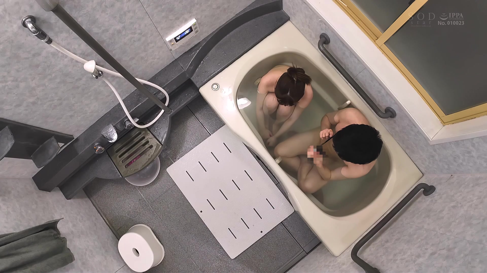 [START-128] 10年ぶり姉弟風呂。勃起を抑えきれなかった童貞弟と姉は毎日SEXしている。青空ひかり - 4of5