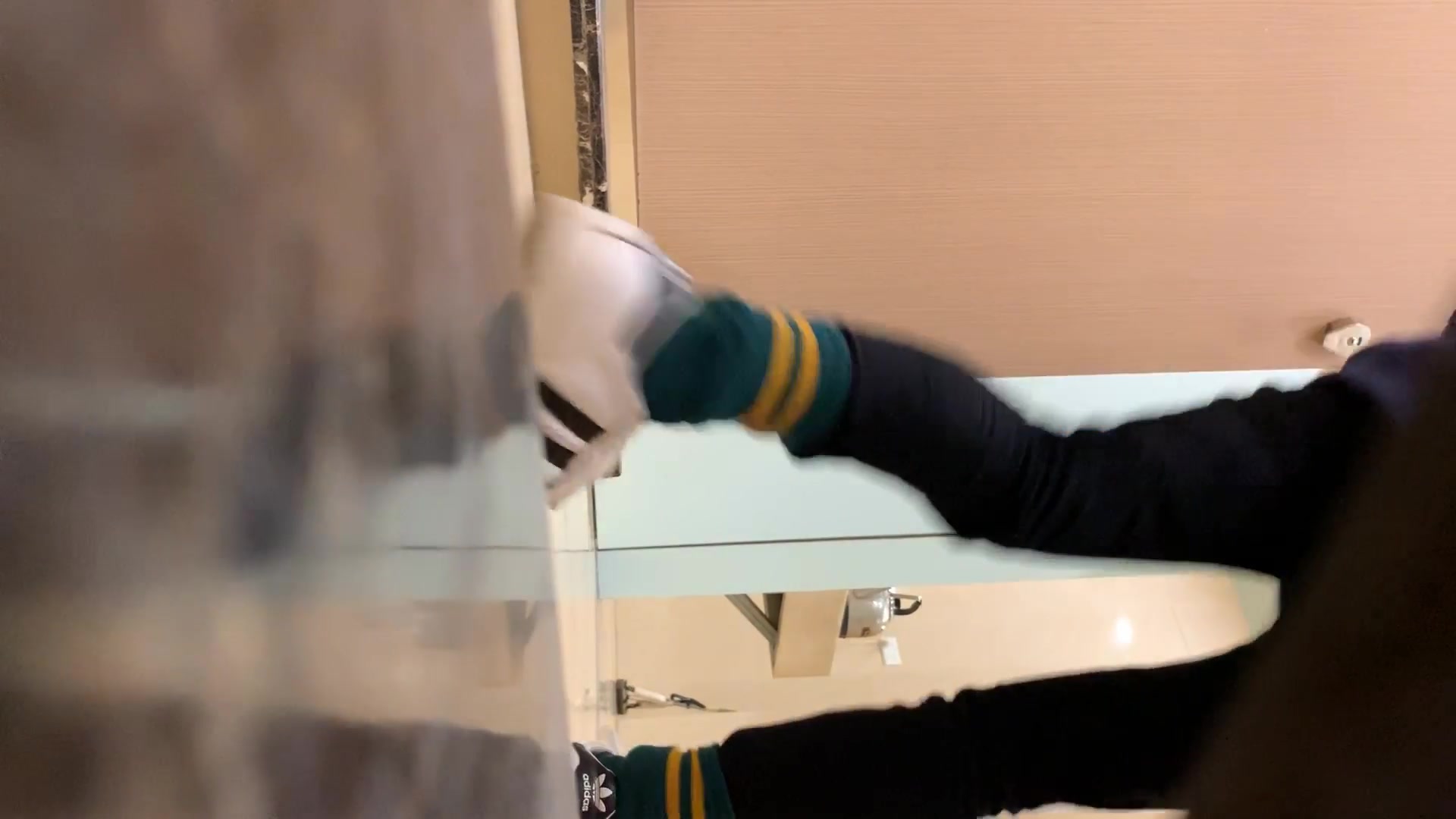 最新流出某高級商場公共女廁拍攝到的各式美女少婦如廁 雪白大屁股看得讓人欲火焚身 1080P高清原版