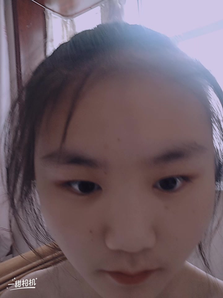 《百度云泄密》冒充舞蹈老师骗想考艺校的妹子脱光了看看身材怎么样