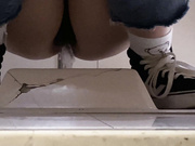 最新流出-某商場高檔餐廳公共女廁偷拍吃夜宵的各式美女少婦如廁噓噓 有個顏值清純妹子逼毛真性感 原版高清