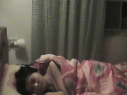 眼睛男，与老婆在家做爱自拍，比较矜持