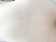 小女友对着镜子拍