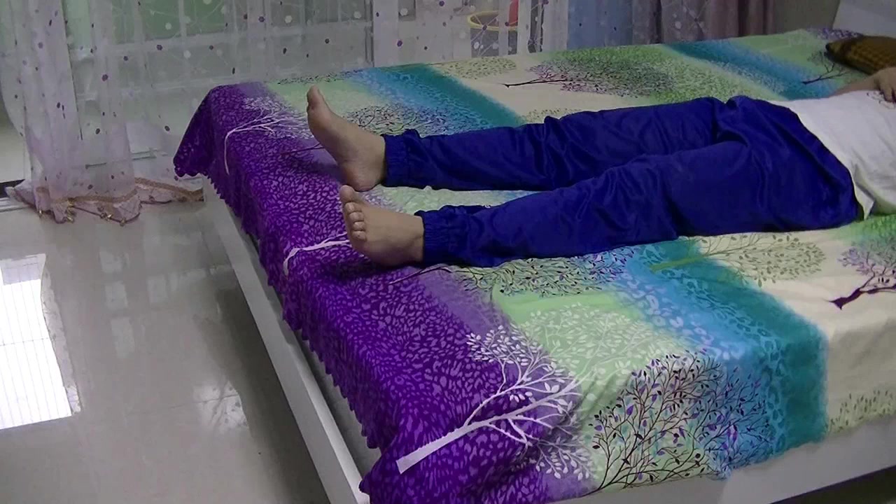 对白淫荡母子乱伦妈妈搞硬午睡的儿子沙发大战高清无水印