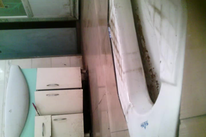 极品高跟鞋美女上厕所被偷拍