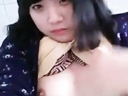 初中美女厕所自慰自拍