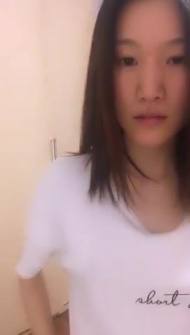 美女主播换衣服