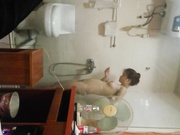 偷拍女朋友洗澡