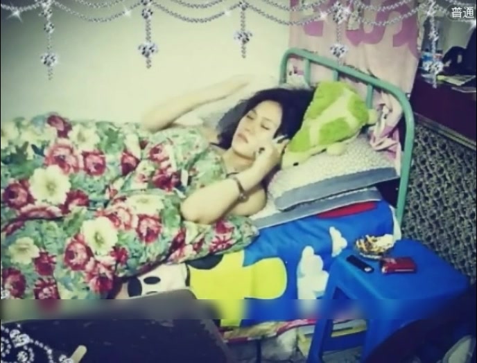 半夜打电话叫醒女网友玩网草最近很上火喘息呻吟有点大